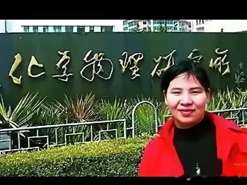 1993年盛夏的湖南宁乡，已经办完退休手续的老校长彭选勋去往老友家中做客，走进厨