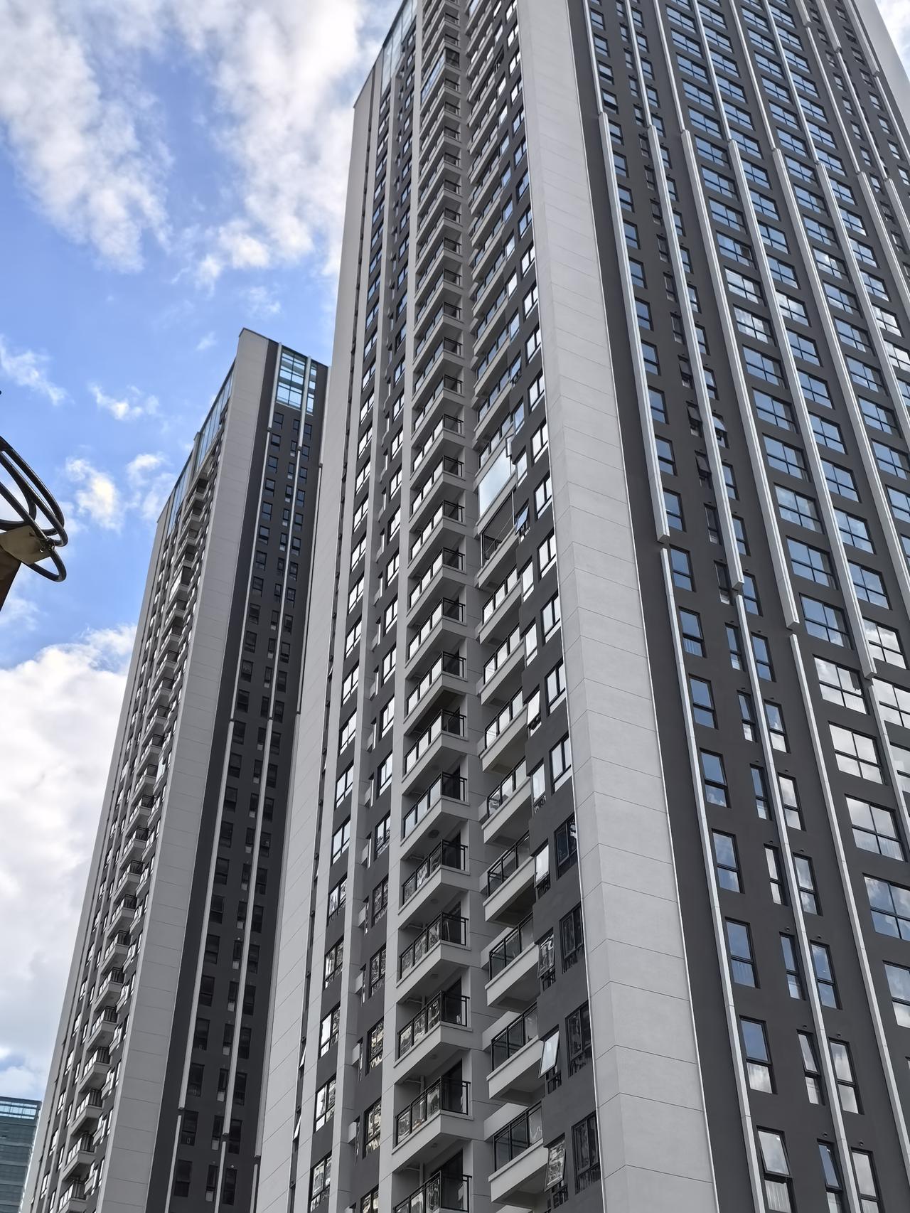 人民西路上的融创1979又回来了
总共四幢楼，分了两个批次建，一期的两幢楼已经有