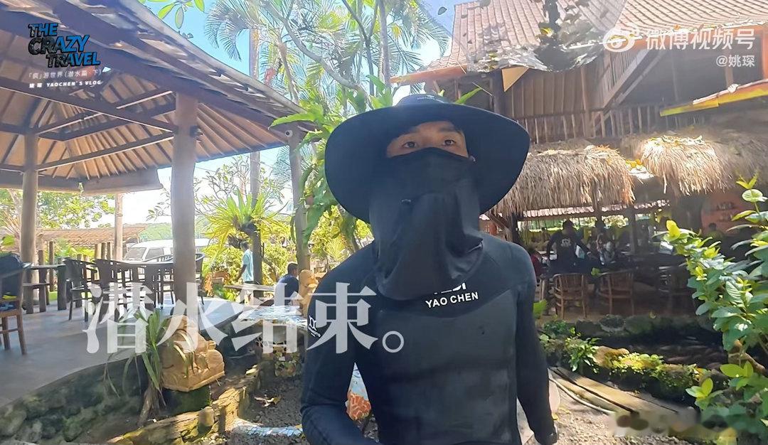 get到了线下辨认姚琛的方法姚琛走路敷面膜是有点随性在身上的 别人敷面膜为了变美