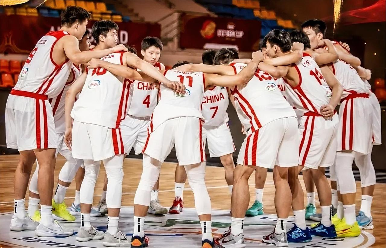 虽败犹荣！！中国U18男篮不敌澳大利亚U18，夺得亚洲杯亚军！！！

吕飞燕，1