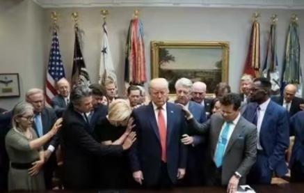 原来特朗普也会害怕！伊朗的全球“追杀令”发布后，特朗普也是马不停蹄的邀请了20多