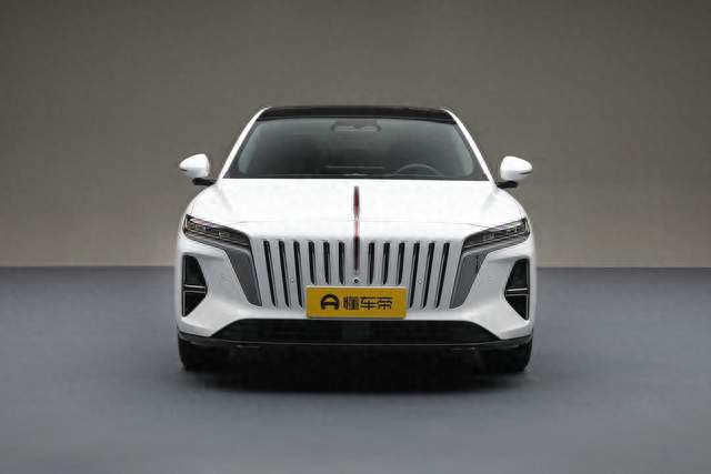 中大型插混轿车：全新红旗H7 PHEV，均衡配置好开省油