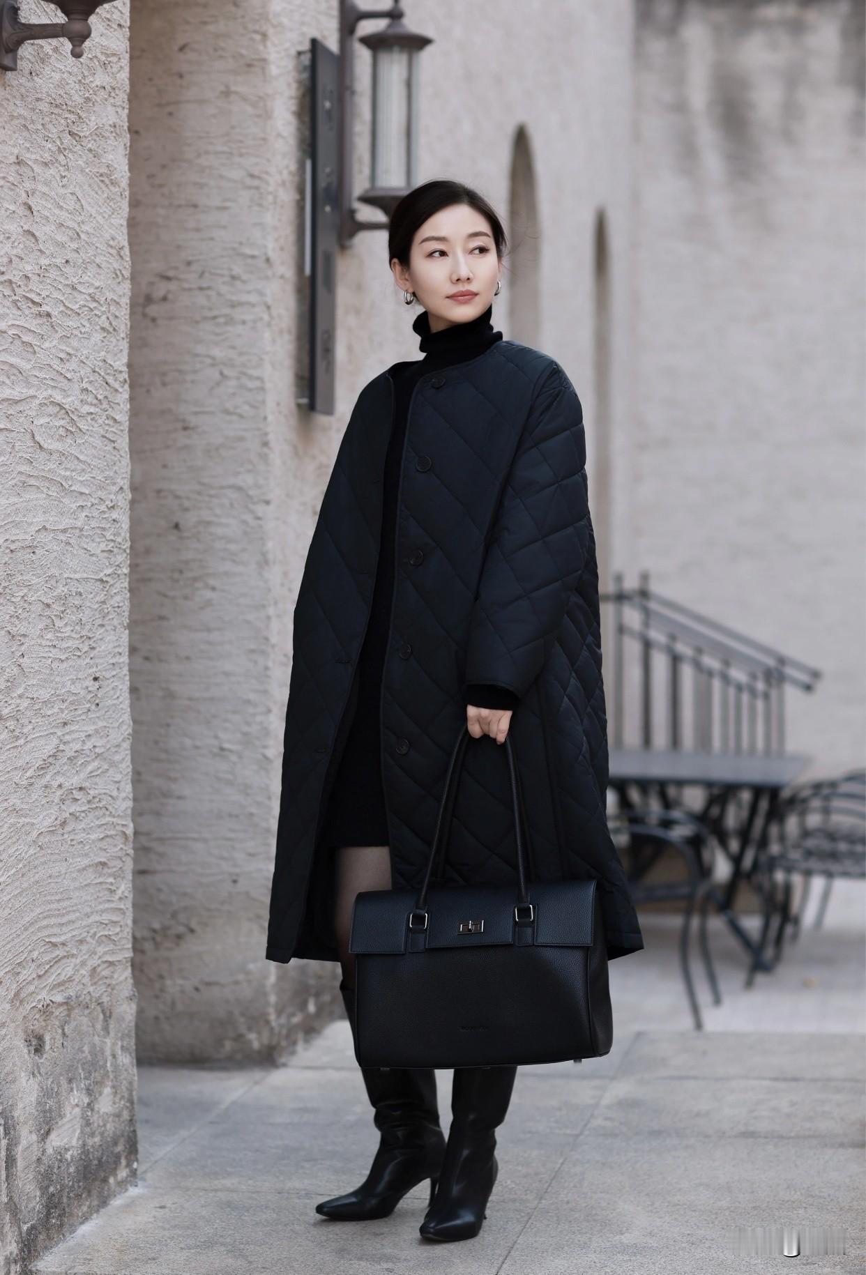 皮肤白皙无暇就是自然美的一大特征，“一白遮三丑”，干净的皮肤能让颜值和气质加分，