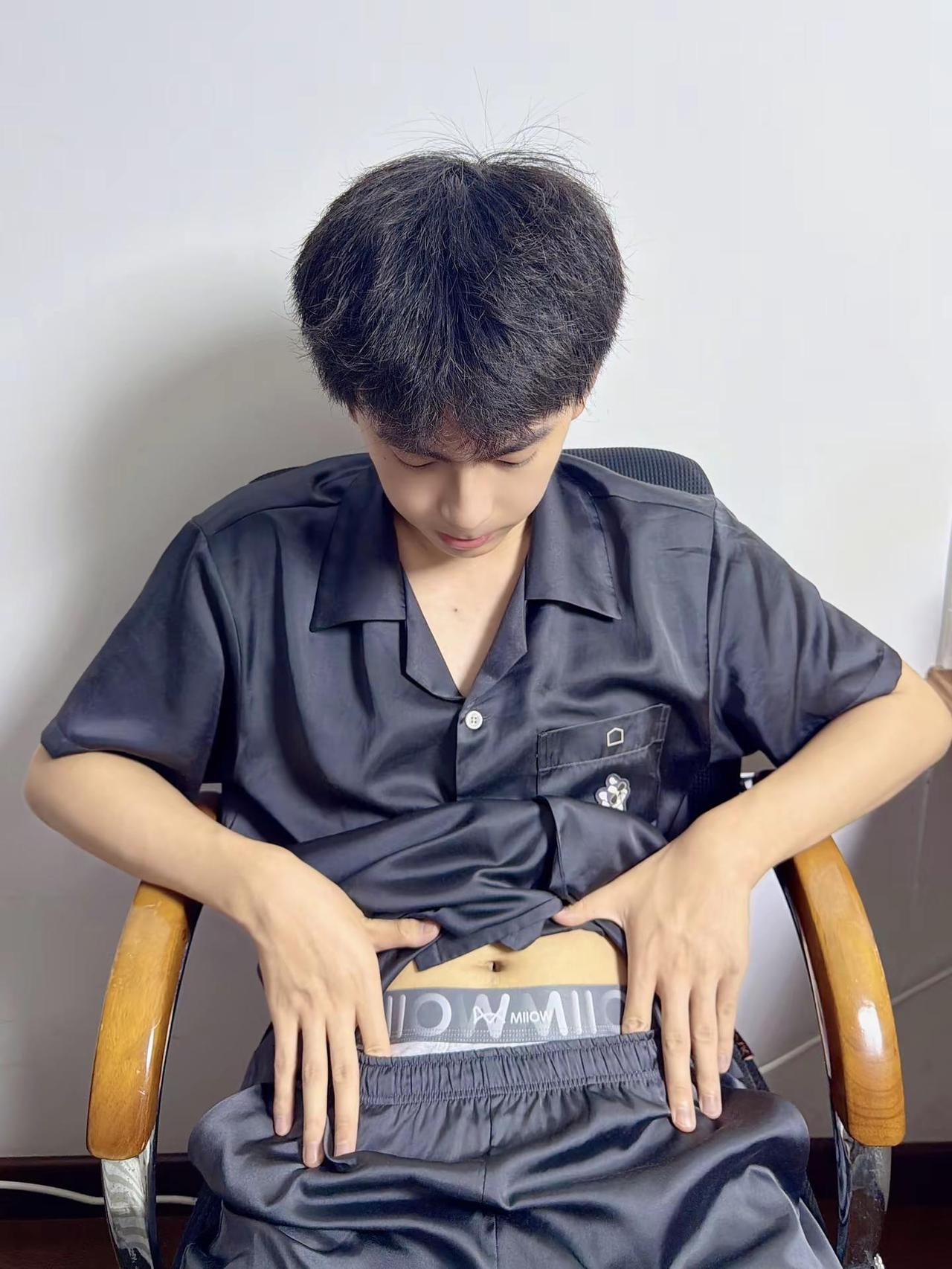 你懂的我的固执男大学生