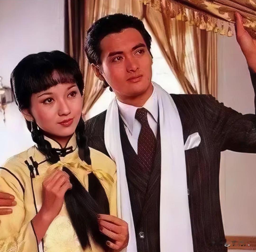 小时候以为周润发和赵雅芝是情侣关系，长大后才知道他们只是在剧中扮演的情侣。说实话