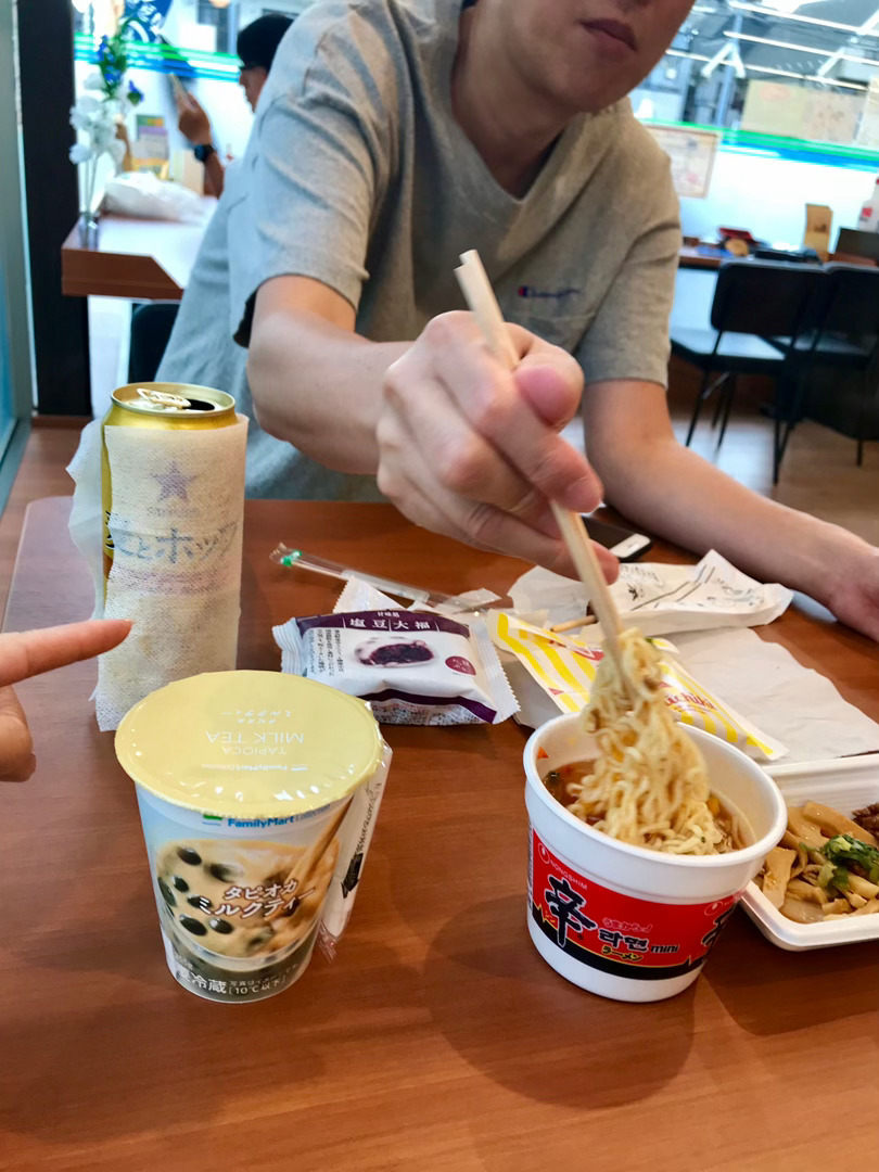 【搬运】2018年09月11日lunch time新体验🏪在便利店吃饭下午我们