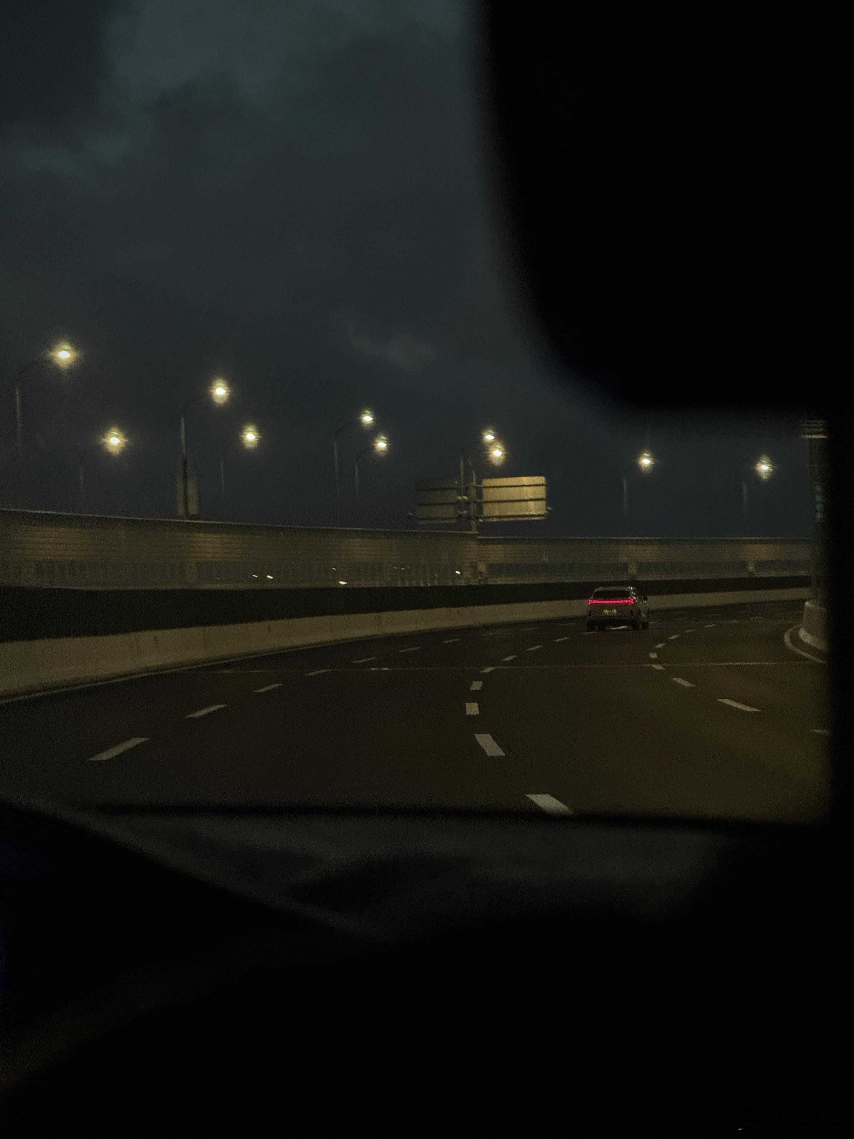 早，帅比们~今天早起回北京。出差日记两把说车  ​​​