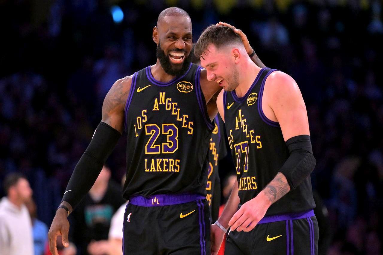 东契奇还在达拉斯，老詹还在洛杉矶，俩人根本不在一个队，别幻想了。
 
雷迪克确实