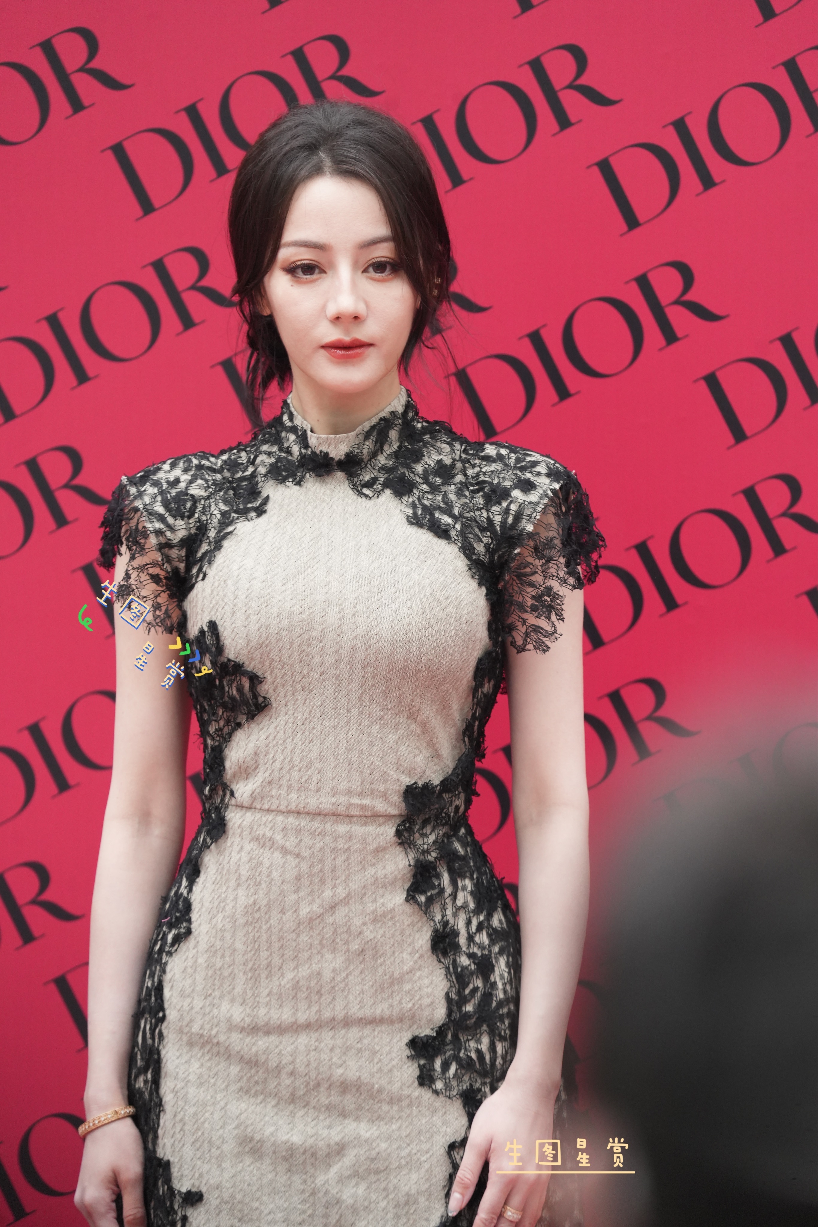 热巴权威美貌继续放送，为颜值而生的小迪美巴[么么哒]💓迪丽热巴黑蕾丝短裙迪丽热