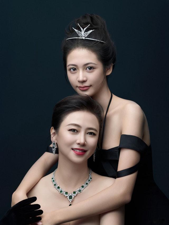 56岁亚姐冠军分居三年不离婚，豪门总裁老公百万罚款震慑出轨！
现年56岁的亚姐冠