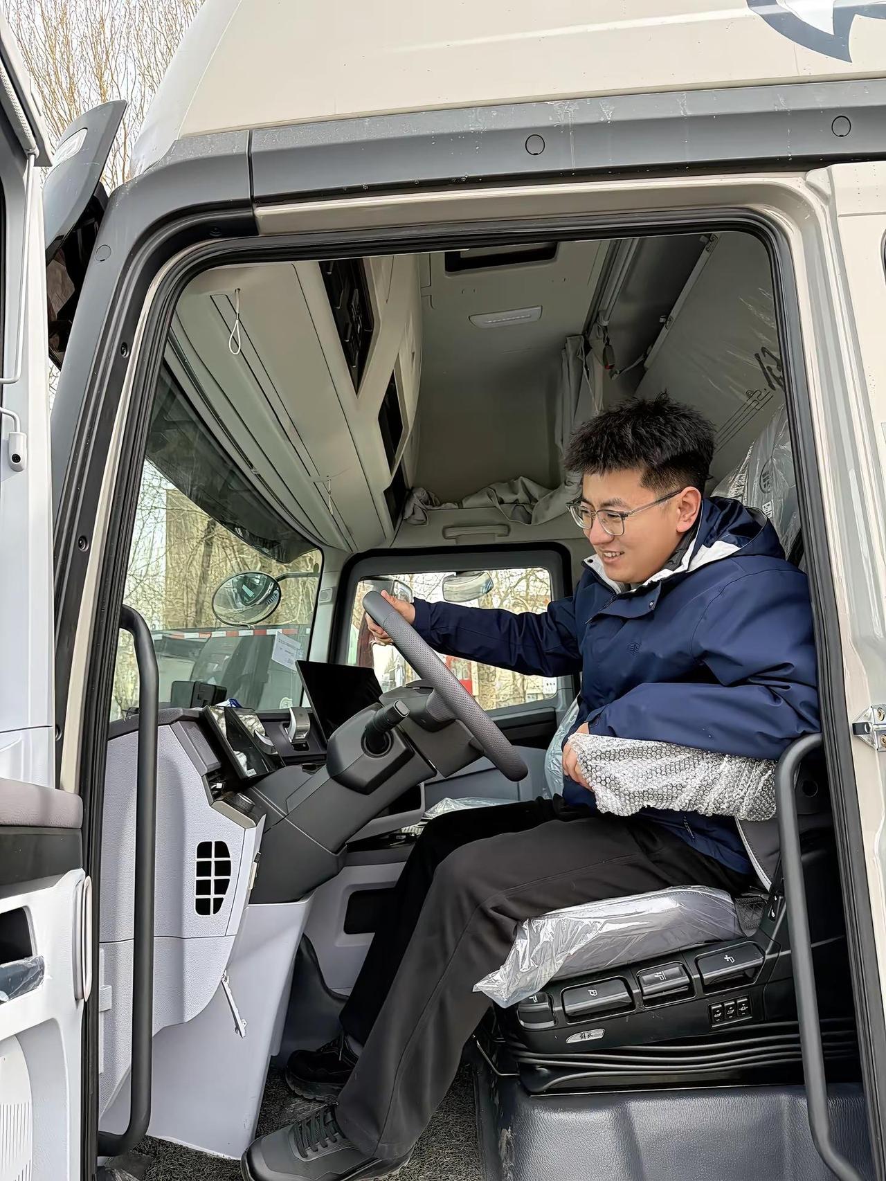 你还年轻 三年拿下J7创领没问题的一汽解放 解放J7 货车司机