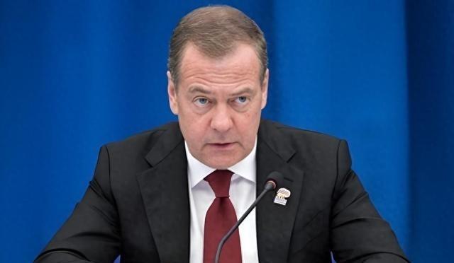 梅德韦杰夫威胁绑架德国总理后续来了，默茨已表态：乌克兰将妥协！

梅德韦杰夫作为