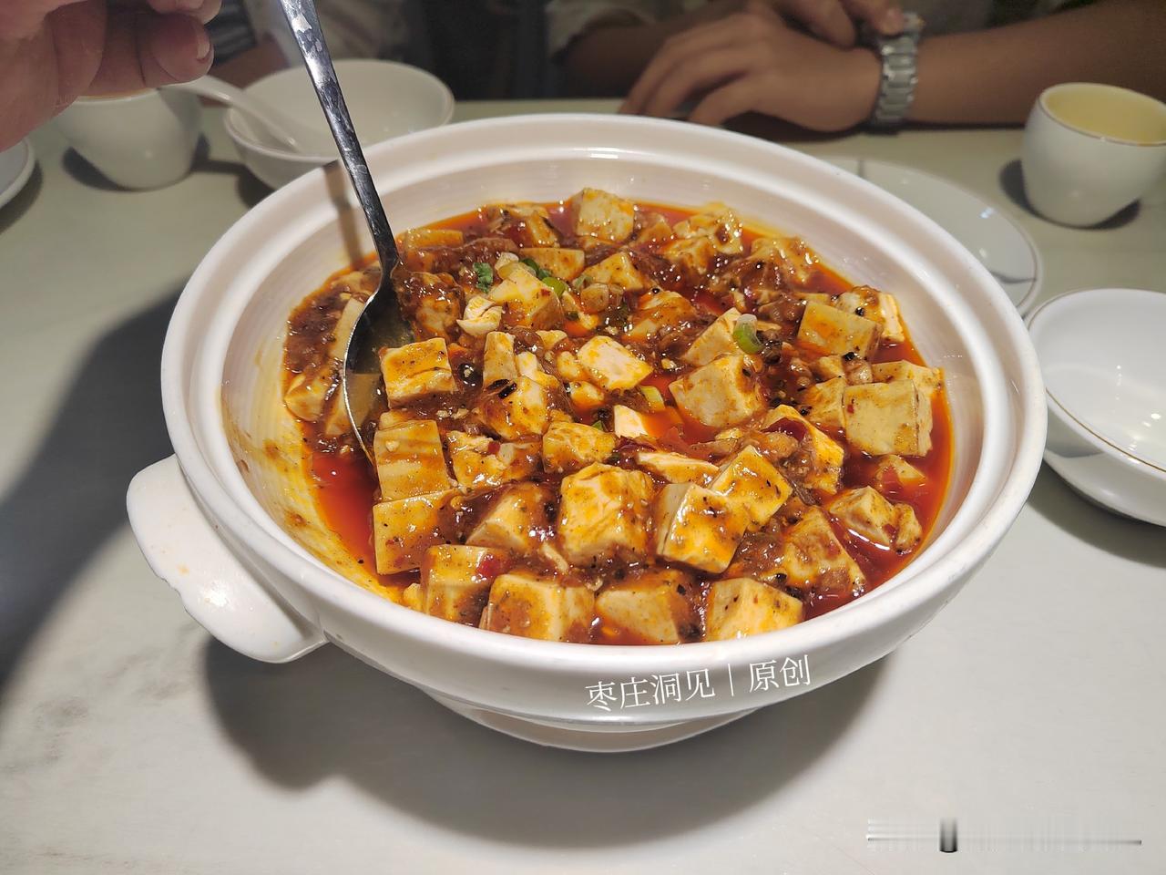 辣椒炒肉｜峄城区的人口、消费被市中区和薛城区虹吸的很严重，所以，峄城区“精致型”