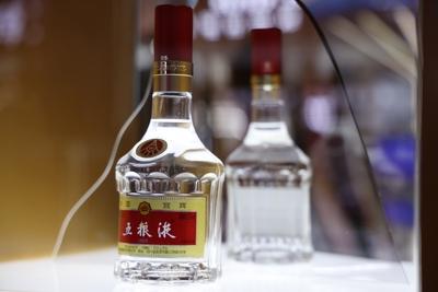 五粮液突然降价，这可是十年首次的大动作！12月5日消息，从明年起，第八代五粮液在