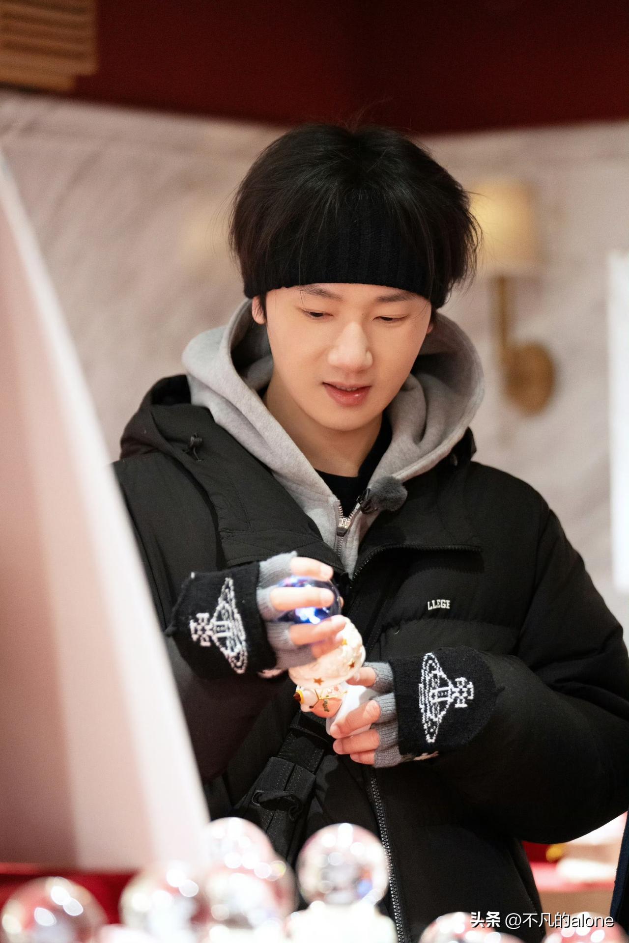 3月1日，腾讯音乐综艺《魔力歌先生》阵容官宣，参与该节目录制的嘉宾有大张伟、戴军