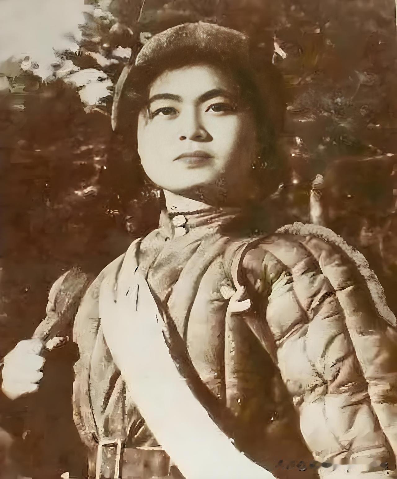 她是抗美援朝唯一一等功女战士，《英雄儿女》王芳原型
照片上这位头戴志愿军棉帽，身