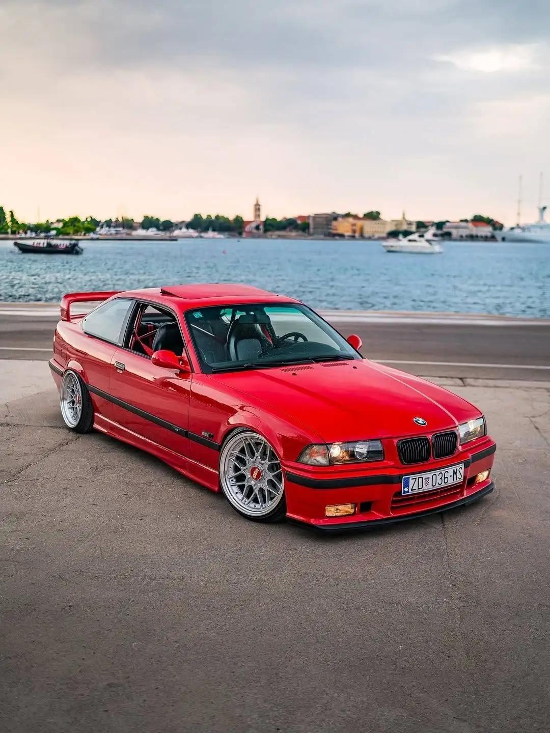 被E30和E46夹击的E36 M3，其实也是一台好车
提到经典M3，E30和E4