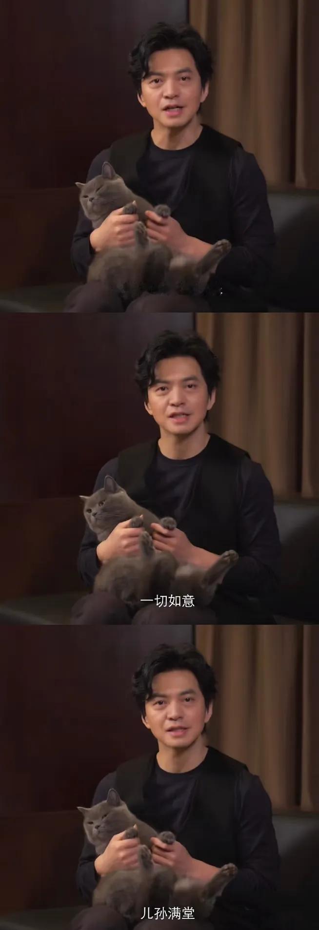 丁克的李健抱着他绝育的猫

他是真正爱动物，爱自然的人！

如今，的确是越不想生