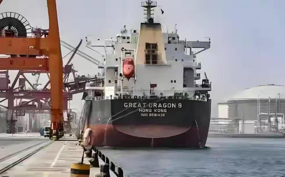 谁说老虎的屁股摸不得，伊朗就扣押了美国的油轮。美国又能怎样？