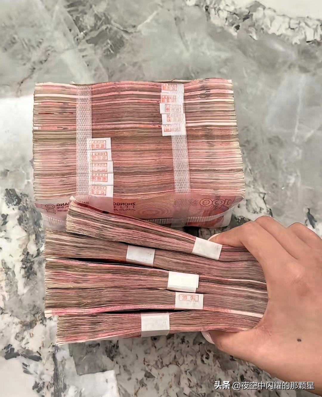 油价飙升、黄金暴跌，普通人该怎么守钱？

在当下这个特殊的时局下，油价上涨，黄金