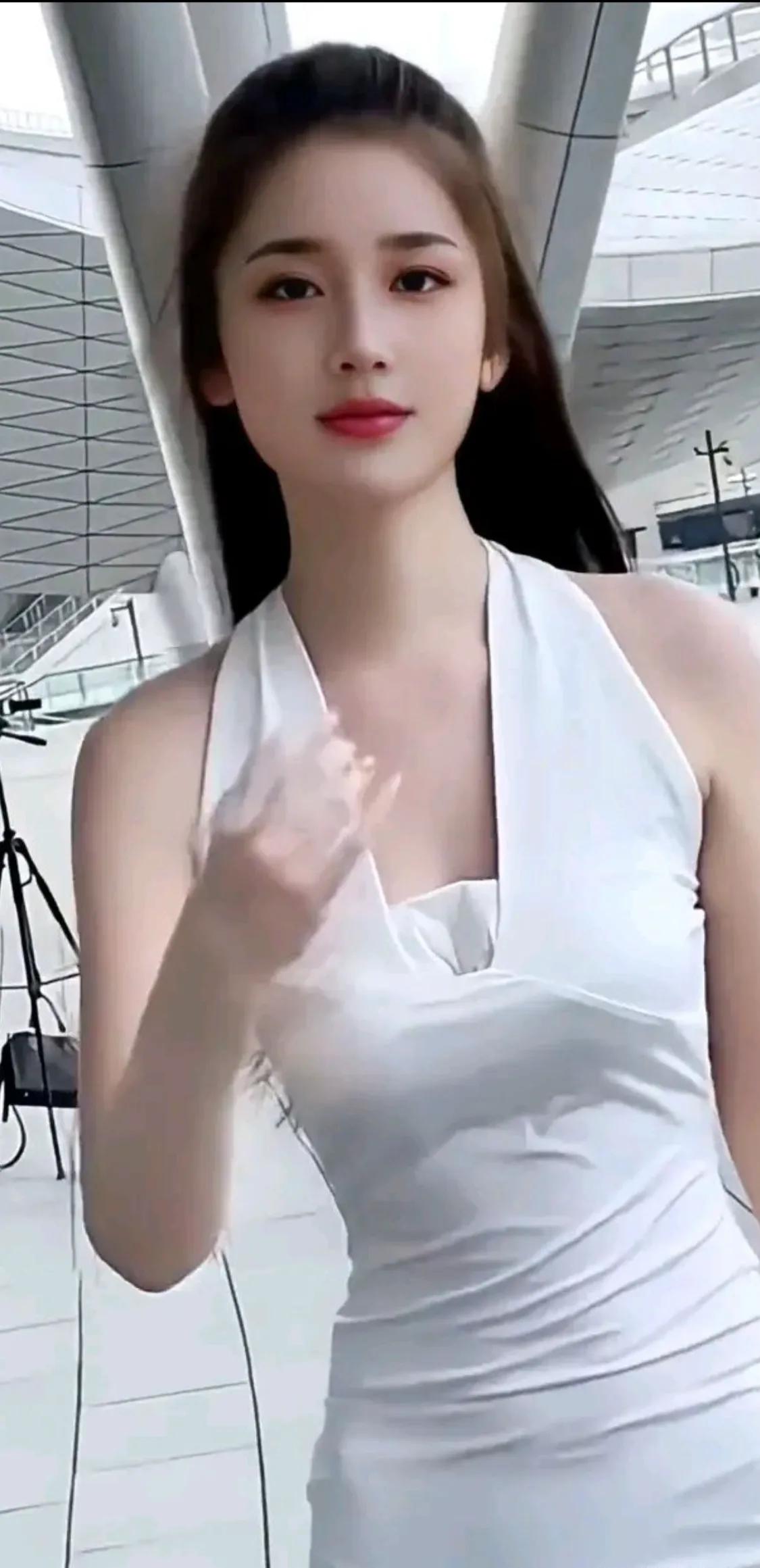 我希望你能用这三句话来羞辱我，我欣然接受并感谢你羞辱之恩。
第一句：你怎么瘦成这