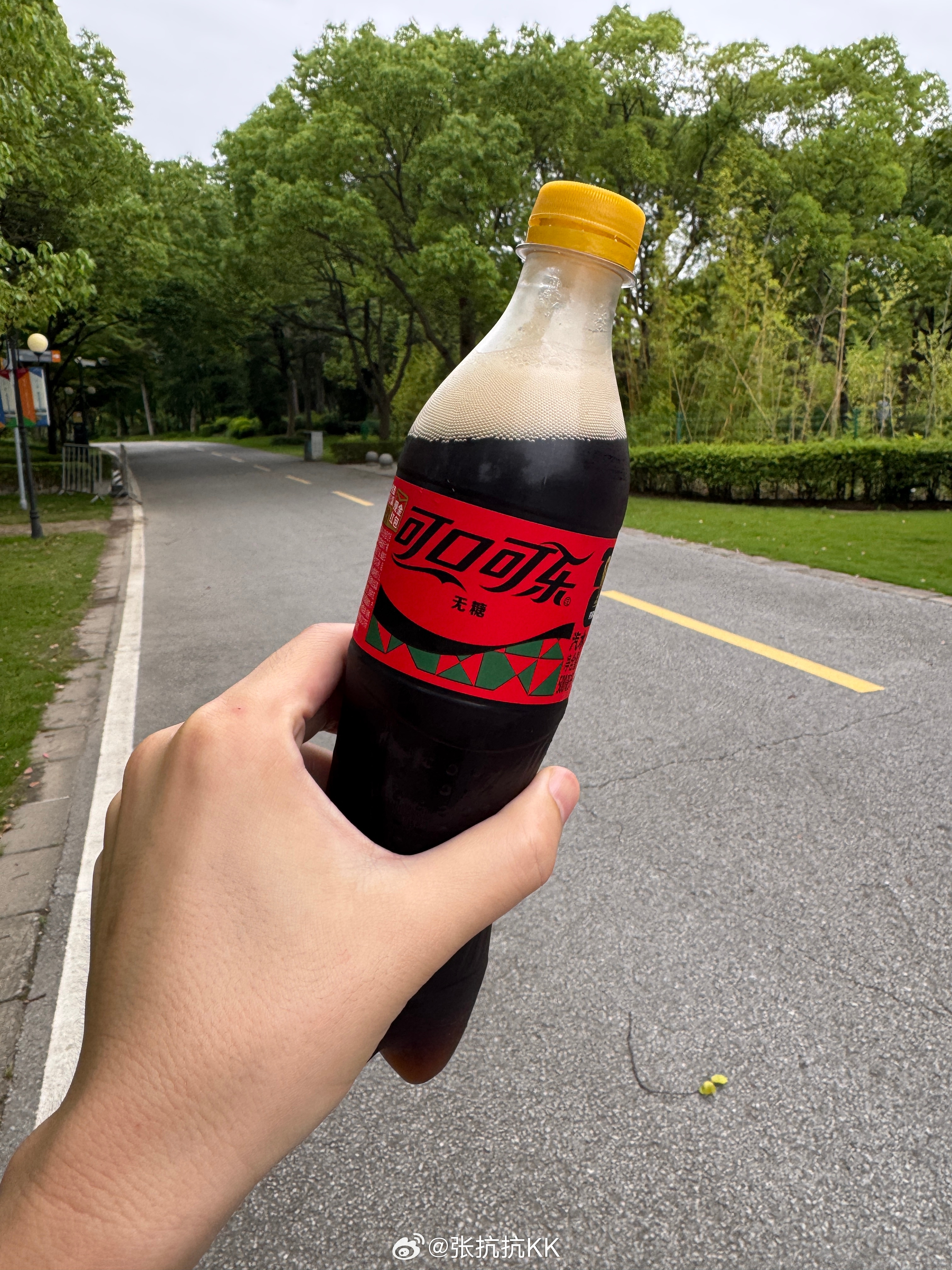 昨天跑步时，突然想起 15 年前也在跑步的自己。那时候在清华操场，夜色下，一个人