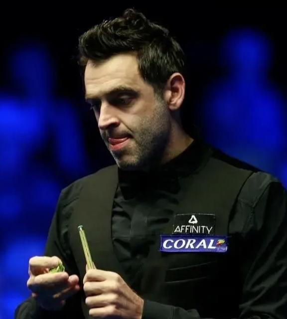 国强不强，火箭真火，世锦赛首轮比赛，中国00小伙贺国强挑战“火箭”奥沙利文。面对