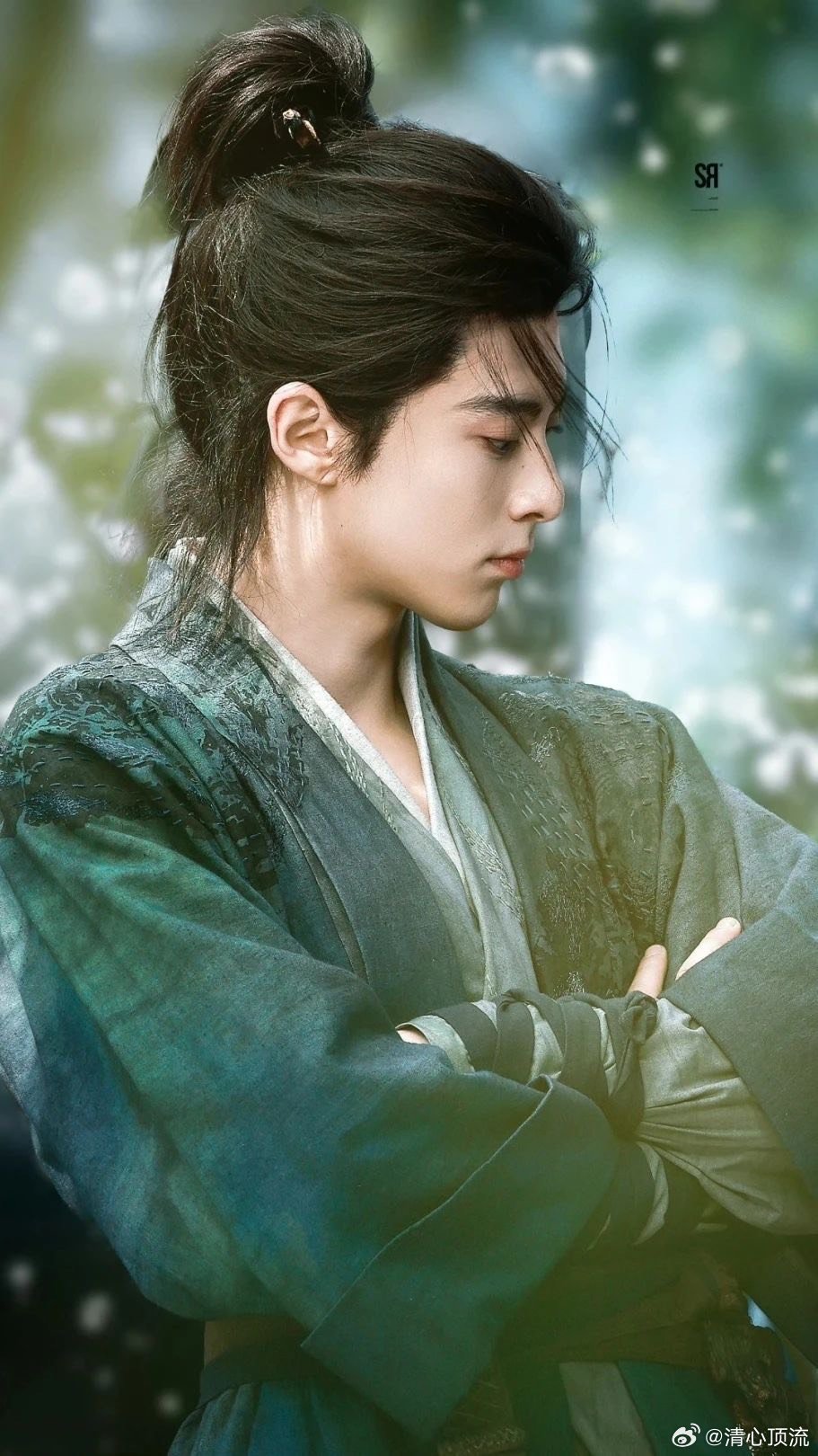 王鹤棣黑纱薄衣造型 王鹤棣黑纱薄衣造型太惊艳啦，宋潜机的美让我对未来充满期待。这