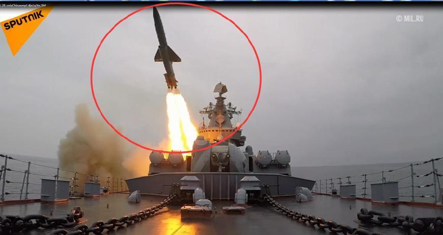 在对敖德萨的打击中，俄军使用了重达6吨，战斗部达1吨重的缟玛瑙导弹，而敖德萨的数