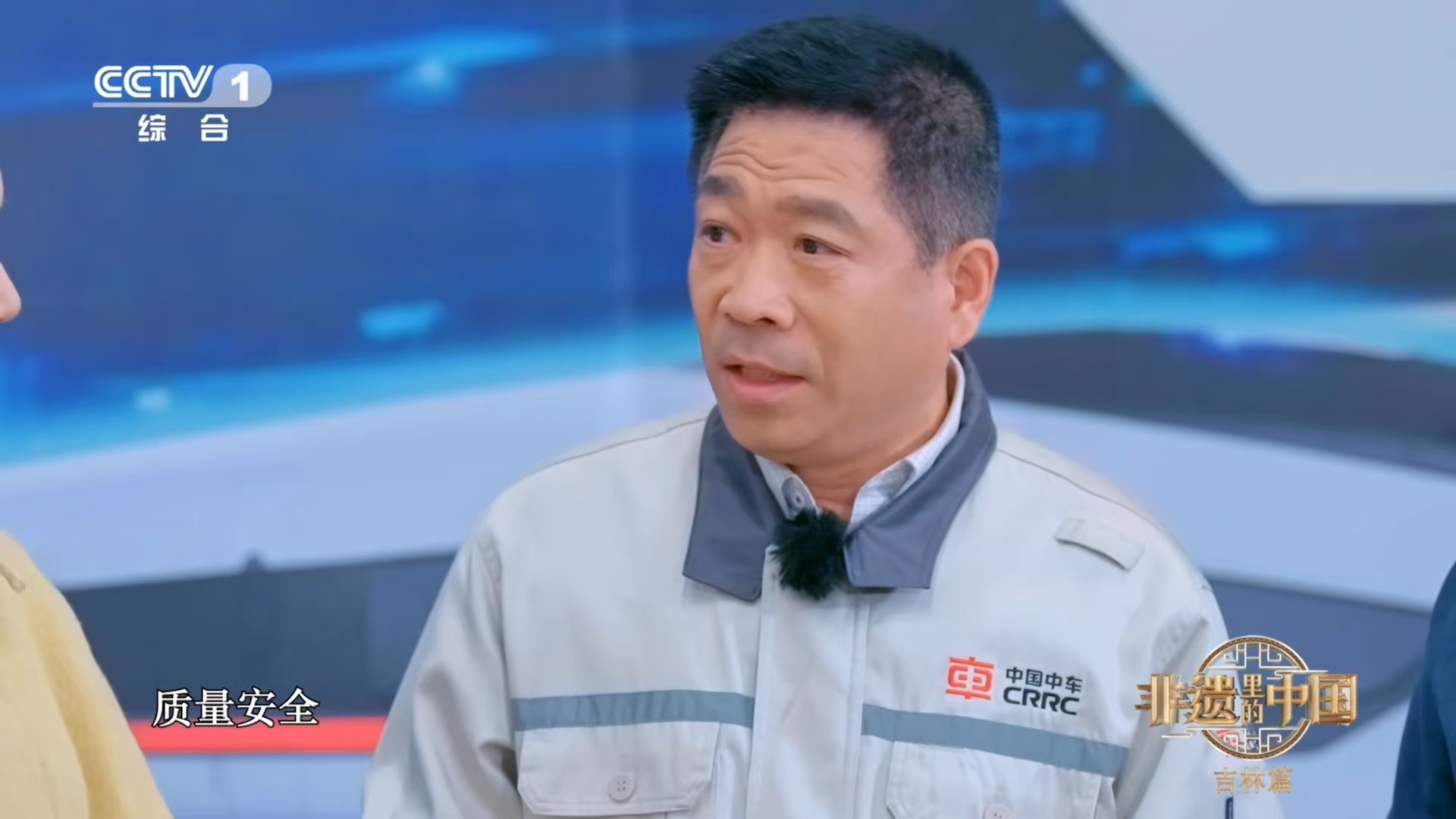 鹰击长空型高铁车头，以其独特的设计和强大的性能，成为了中 国高铁的新名 片。它在