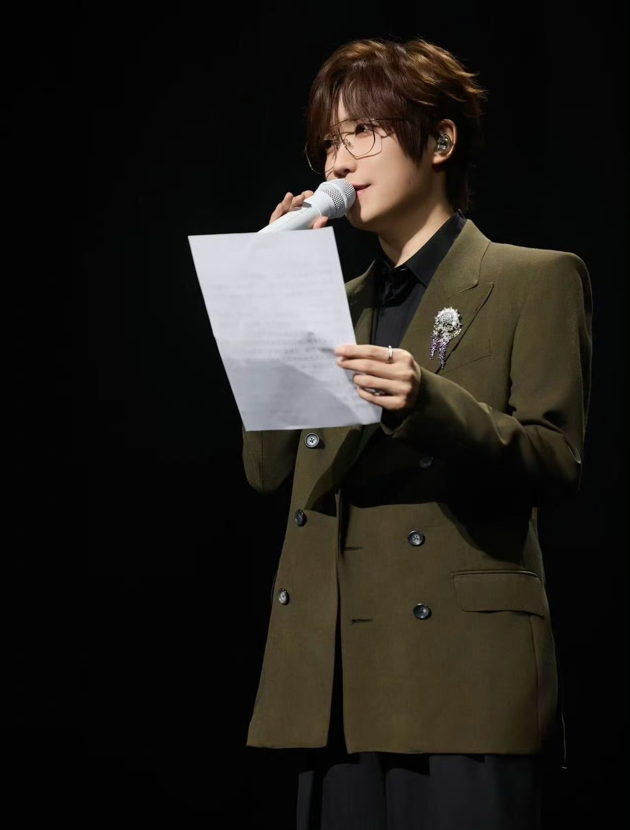 不是说徐良冷门吗？！演唱会超百万人想看，票直接秒空。原来我们的青春从来不是小众，