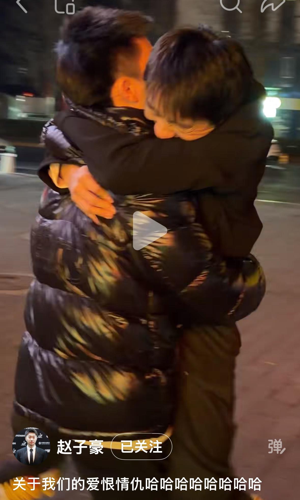 赵子豪更新：关于我们的爱恨情仇哈哈哈😄
现在可以确定，
周恺一定有什么把柄在赵