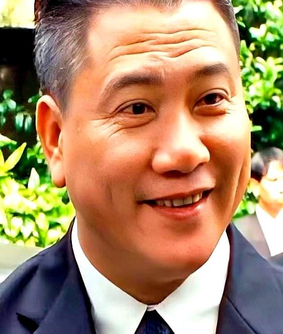 周星驰拨通电话，那头传来粗重的咳嗽声：“星仔，我身体不行，演不了啦。”筹拍新电影