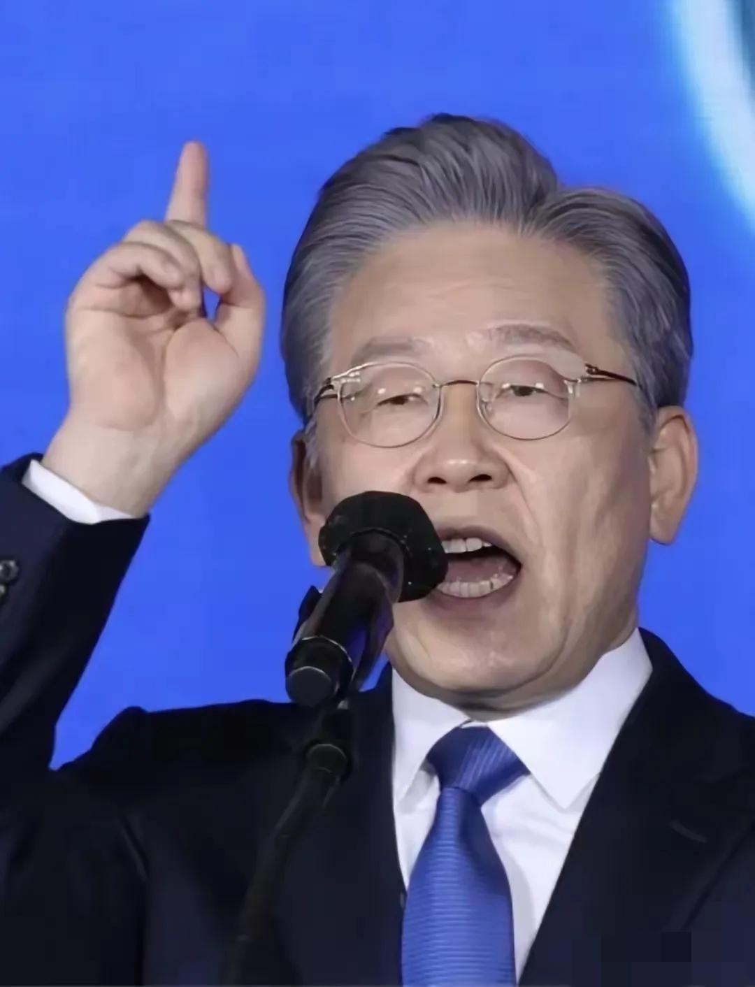 韩国总统李在明，对着央视的镜头，说了一句让很多人心里一紧的话。
他说，过去那种“