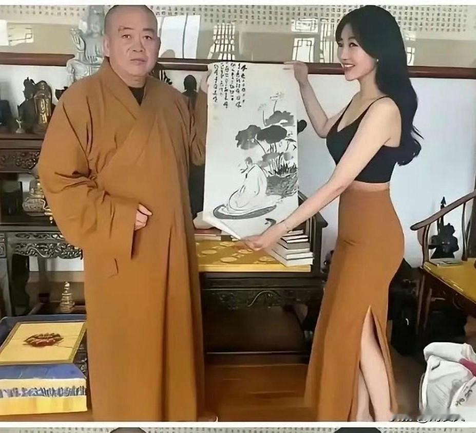 我不懂什么叫开光，但是看到这位美女在开光前和开光后的对比，我似乎瞬间一下就明白了