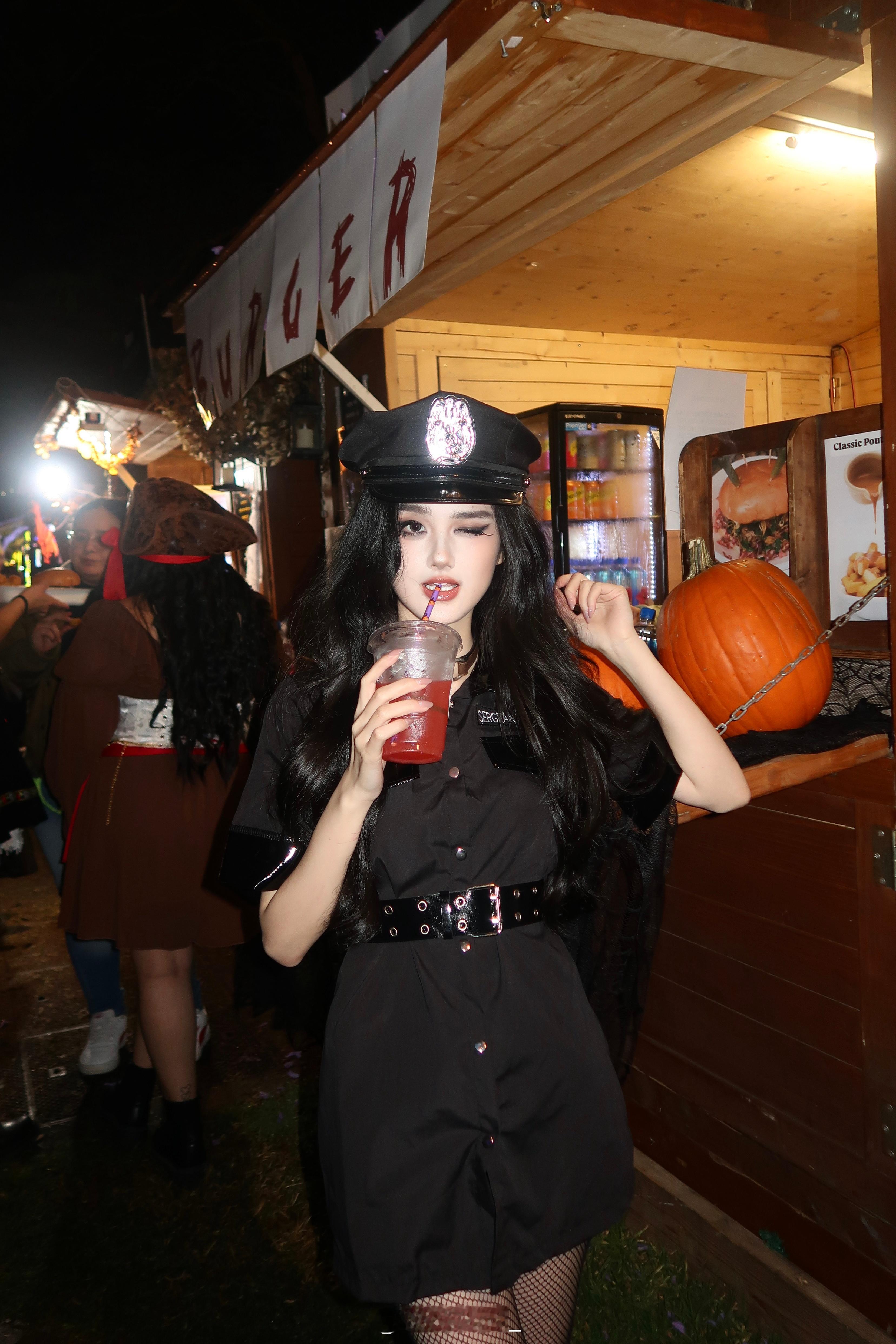 Miss Officer～Put me in the handcuffs～🚔?