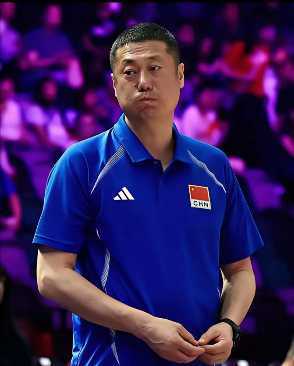 关键时刻赵勇抛弃光速救了命！

亚运会决赛第三局，中国女排2比10落后日本。
再