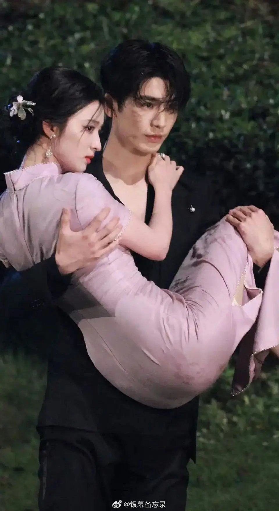 我还是赌这波能爆，别的不说，光这颜值就够能打，男帅女美太吸睛了，，，但是男主这个