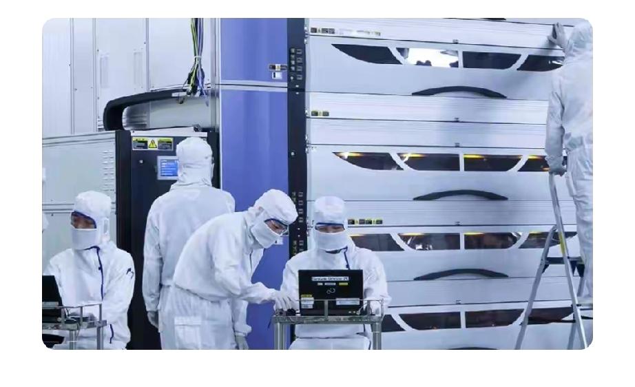 美国这波芯片制裁真是搬起石头砸自己的脚。2022 年 10 月起，美国联合荷兰、