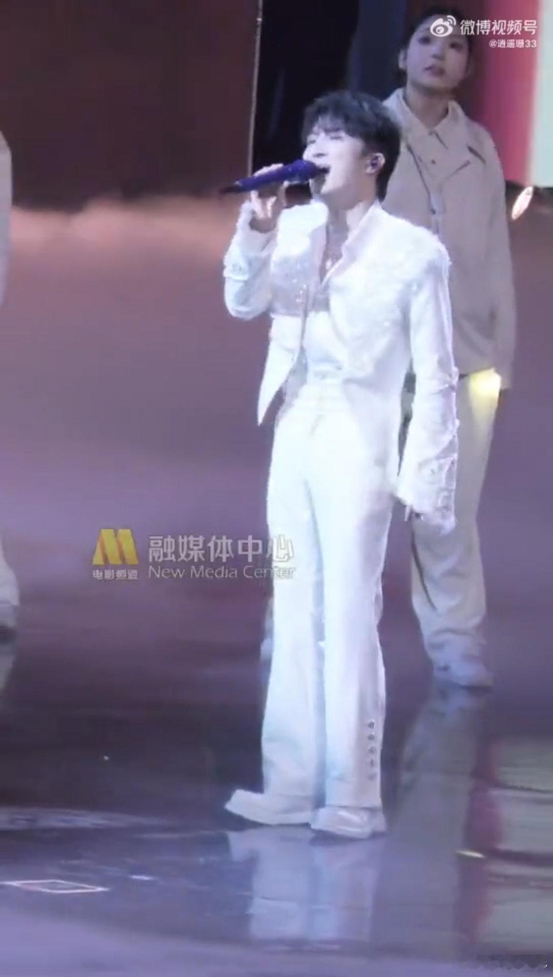 六公主说周深很曼妙 六公主的直拍和评价都好用心，美好本身和歌声曼妙这两个形容，精