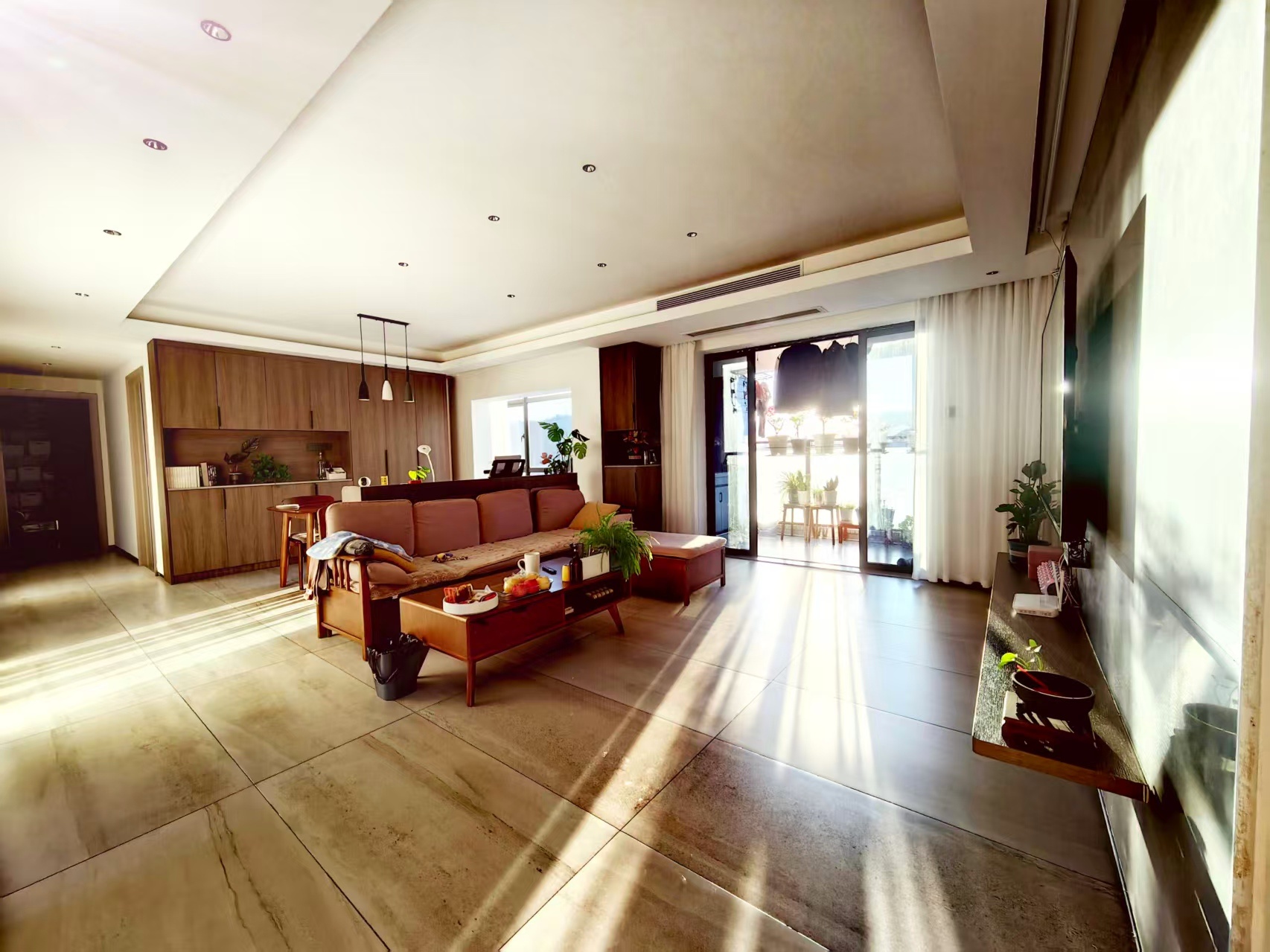 本人名下一套房子打算出租，房子位于深圳宝安区航城街道天福华府小区A区，楼层为20