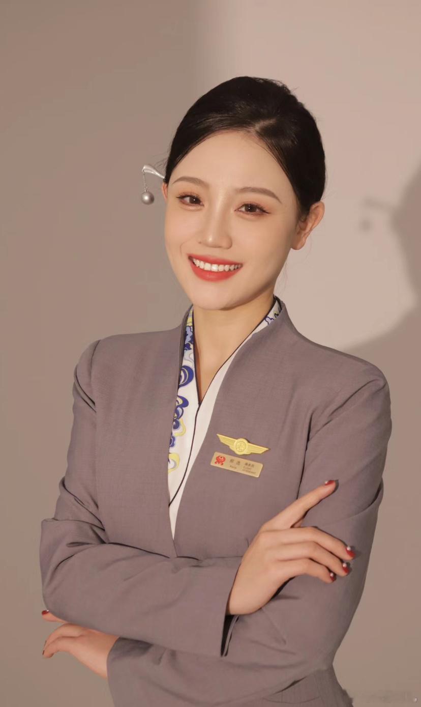 海航空姐的制服照，又美又飒。 ​​​