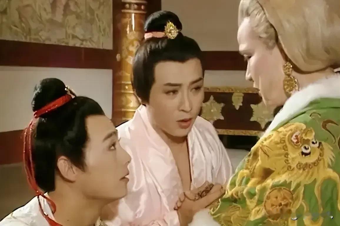 历史上最好色的4位有权女人，比皇帝还会玩。都说男人好色，三宫六院七十二妃。可翻开