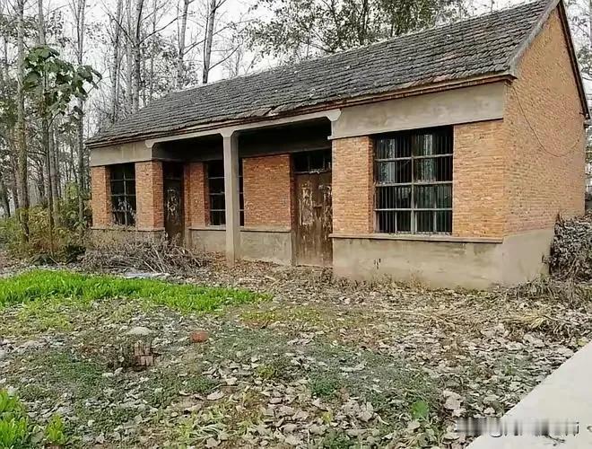 下面这座房屋放在七十年代，是我所在的全公社最好房子，你们是否赞同。
#七十年代#