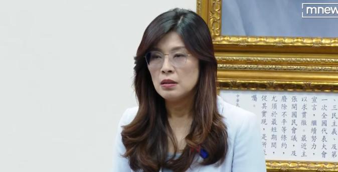 12月24日下午，中常会上，郑丽文抛重磅。当场宣布，昨天和秘书长李乾龙去见王金平