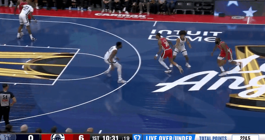 哈登背后运球太骚了，三分稳稳命中，顶着韦尔斯就能进



哈登这个运球太丝滑了，