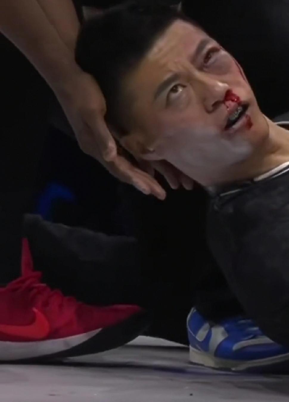 通背拳赵鸿刚参加扇耳光大赛被人KO了，现场惨状让人不忍直视。
赵鸿刚是何许人也呢