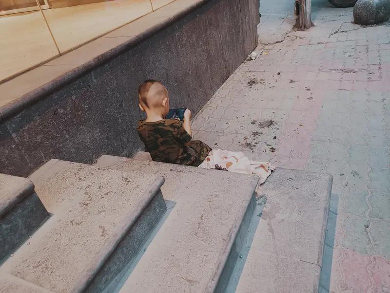 什么样的童年才是美好的？我觉得是充满爱与自由的。就像我小时候，父母从不给我过多压