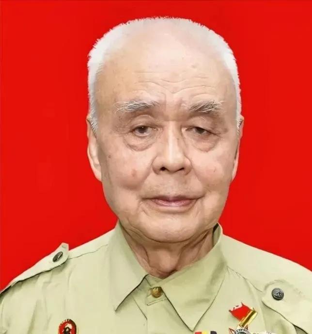 1952年，上甘岭战役，年仅16岁的小战士尿急，情急之下，他对着迫击炮撒尿。意外