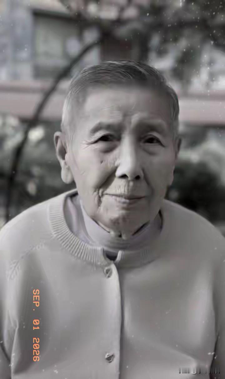 网红曹奶奶去世了，
我查了一下才知道，
这背后藏着多少我们假装看不见的东西。曹奶